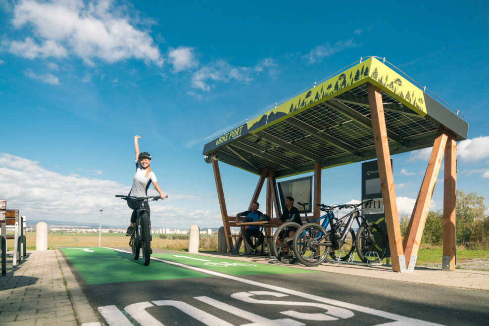 Econec vyrába moderné nabíjacie stanice pre elektrobicykle