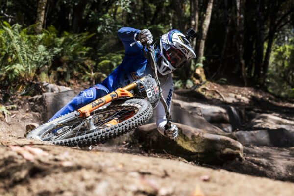 Video: Bernard Kerr zlomil počas zjazdu na Crankworxe rám, čo bolo príčinou?