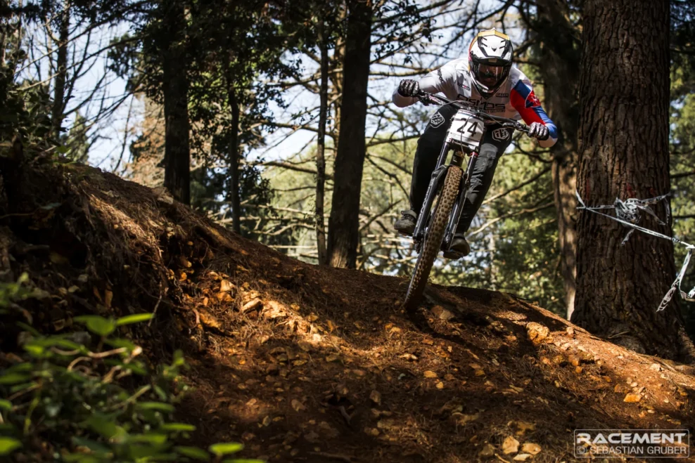 Denis Koh&uacute;t vyhral prv&eacute; kolo Eur&oacute;pskeho poh&aacute;ra v zjazde v Lo&scaron;inji, v top 5 skončili až traja slovensk&iacute; pretek&aacute;ri (+gal&eacute;ria)