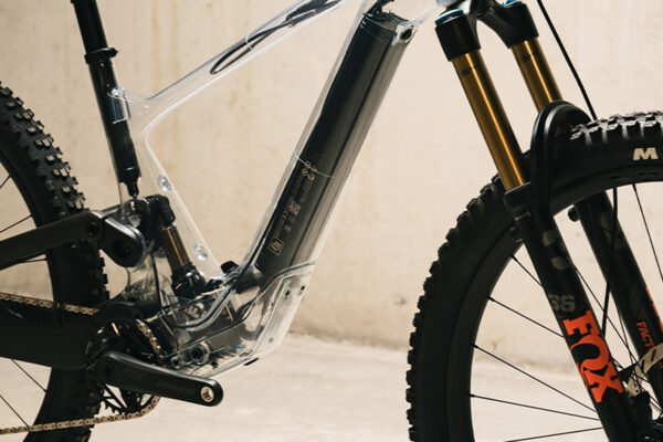 Prvoaprílový vtip Scottu: Priesvitný e-bike Voltage 900 X-Ray