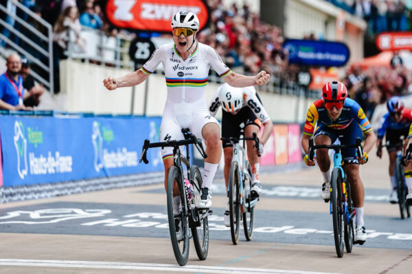 Lotte Kopecky vyhrala Paríž-Roubaix Femmes po napínavom šprinte vo velodróme