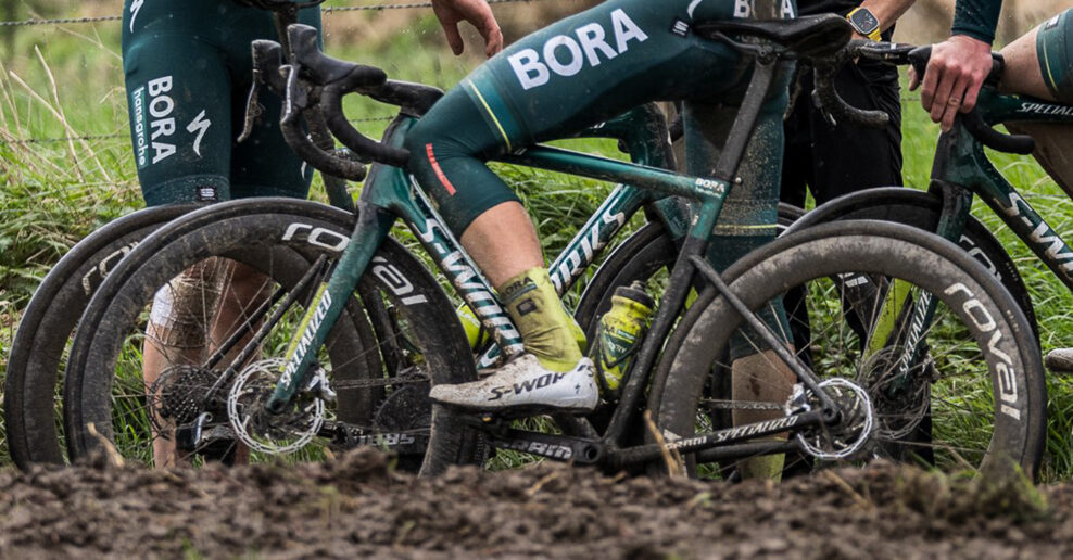 Pretekári v tímoch sponzorovaných Specializedom uprednostnili Tarmac pred Roubaix na Paríž-Roubaix 2024