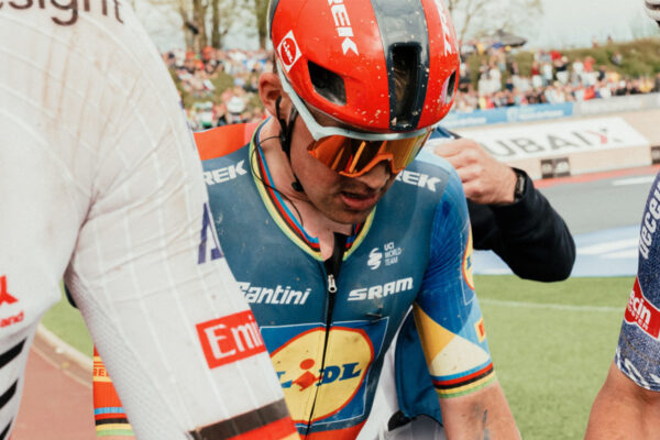 Mads Pedersen po Paríž-Roubaix: Mathieu van der Poel bol o ligu lepší ako všetci ostatní