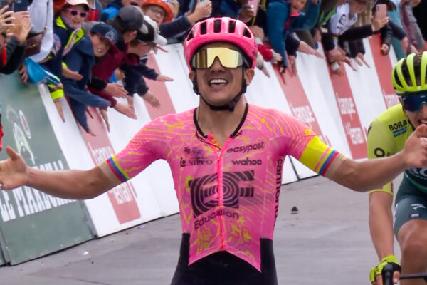 Carapaz vyhral kráľovskú etapu Okolo Romandie, skvelý výkon predviedol aj Egan Bernal
