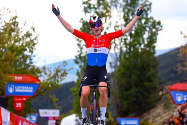 Demi Vollering bola najsilnejšia v dojazde do kopca a vyhrala 5. etapu Vuelta España Femenina