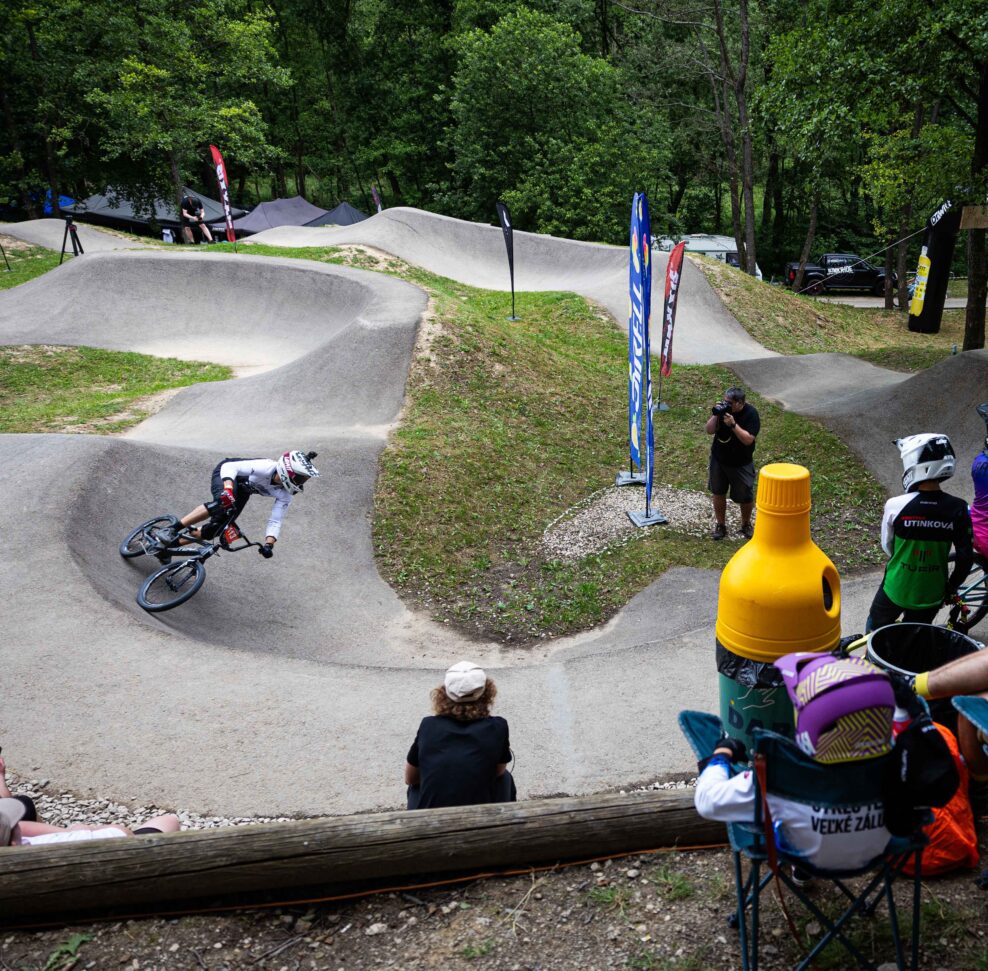 Birell Bikefest 2024: Úvodné preteky v disicpíne pumptrack vyhrali jazdci z Rakúska Lena Bauer a Hannes Slavik