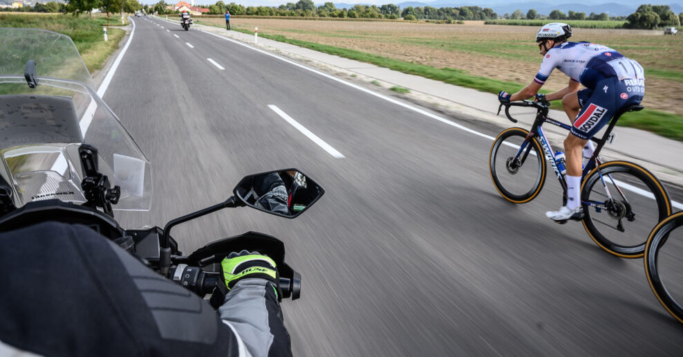 Slovensk&aacute; pol&iacute;cia spustila absurdn&uacute; kampaň: Buď cyklista, nie egoista