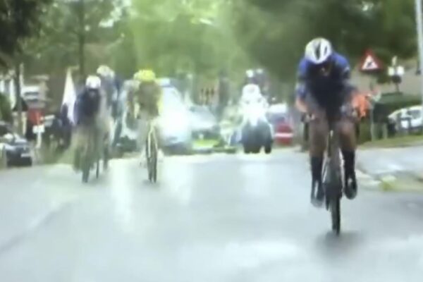 Video: Ako Martin Svrček vyhral odv&aacute;žnym &uacute;tokom belgick&uacute; klasiku Gullegem Koerse