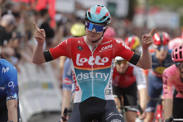 Maxim Van Gils vyhral v šprinte klasiku Eschborn-Frankfurt