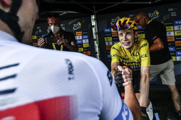 Bjarne Riis o forme Jonasa Vingegaarda na Tour de France: Otázne je, koľko času stratí na Pogačara v prvom týždni