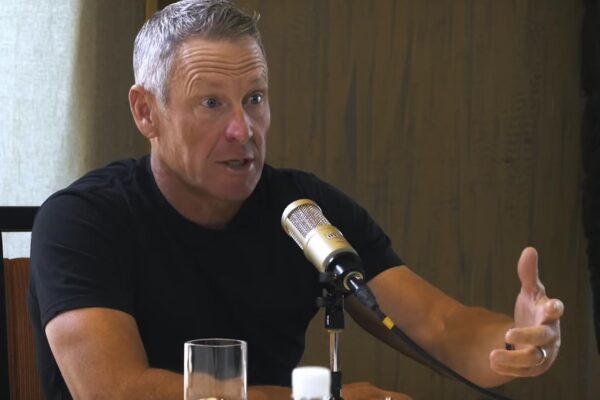 „Nechcel by som proti nemu pretekať“ – Lance Armstrong očakáva, že Tadej Pogačar bude dominovať aj na Tour de France