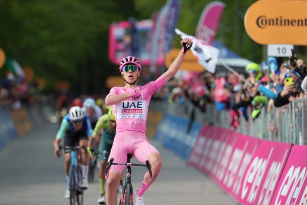 Tadej Pogačar nedal šancu súperom už po tretíkrát a na Giro d’Italia dosiahol etapový hetrik