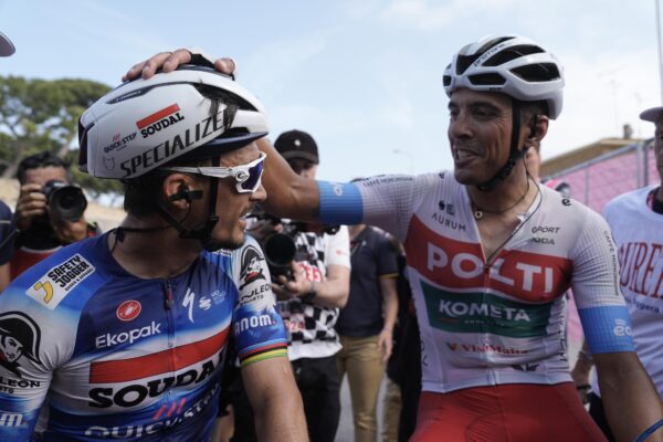 Julian Alaphilippe vyjadril po výhre na Gire obrovskú vďaku kolegovi z úniku: Tento deň si budem pamätať navždy