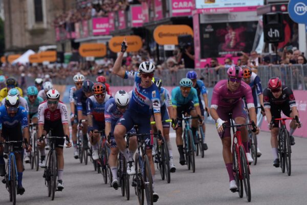 Tim Merlier porazil v šprinte Jonathana Milana a dočkal sa druhého víťazstva na Giro d’Italia