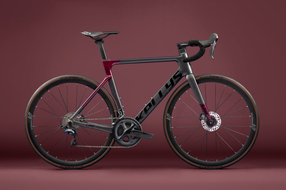 Kellys predstavil nové cestné bicykle URC s aero optimalizovaným rámom a kompletnou integráciou káblov