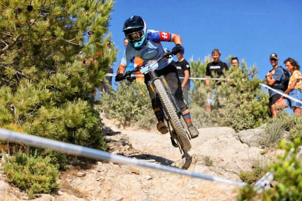  Video: Ako si Simča Kuchyňková po prvýkrát obliekla dres pre priebežnú líderku celkového hodnotenia svetového pohára v endure