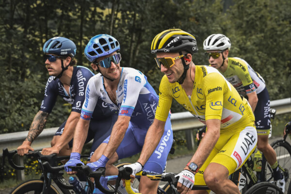 Simon Yates po 11 rokoch končí v Jayco AlUla a má podpísať zmluvu s tímom Visma – Lease a Bike