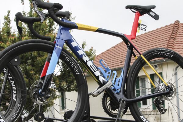Foto: Na pretekoch Critérium du Dauphiné sa objavil prototyp nového Treku Madone