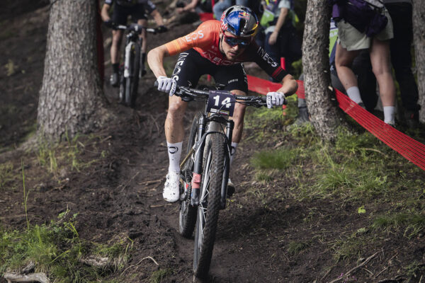 Tom Pidcock vyhral pár dni pred štartom na Tour de France oboje preteky horského Svetového pohára v Crans Montana