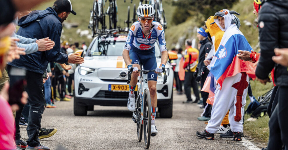 Romain Bardet ukončí kariéru na ceste, ale predĺžil zmluvu s tímom DSM a chce sa sústrediť na gravelové preteky