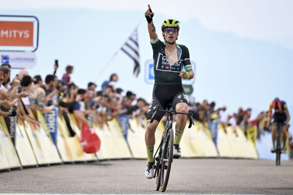 Primož Roglič vyhral &scaron;iestu etapu Crit&eacute;rium du Dauphin&eacute;, Evenepoel v z&aacute;vere v&yacute;razne zaostal
