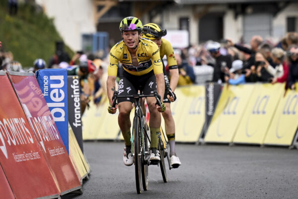 Primož Roglič vyhral kráľovskú etapu Critérium du Dauphiné, Evenepoel opäť výrazne zaostal