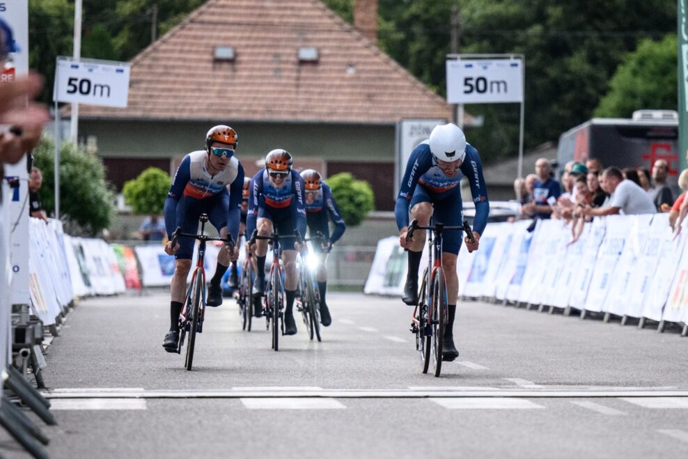 Tím Jayco-AlUla porazil v tímovej časovke aj Quick-Step a zvíťazil v úvodnej etape Okolo Slovenska