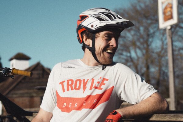 Štýlová prilba TLD A3 spĺňa najvyššie bezpečnostné kritéria a vyzerá vynikajúco