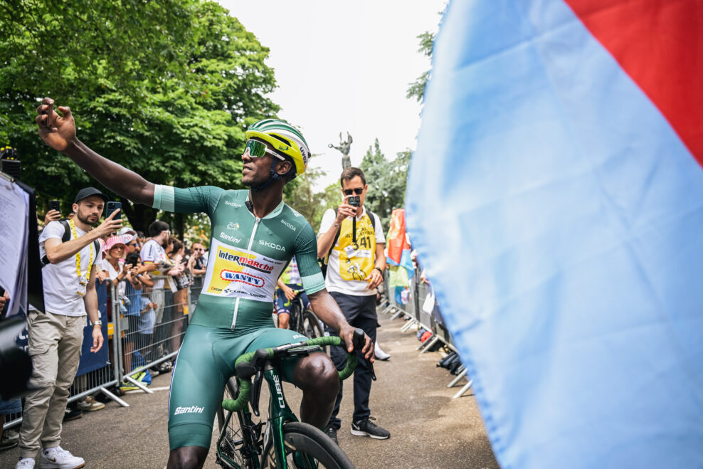 Biniam Girmay po zisku zeleného dresu na Tour de France predĺžil zmluvu s tímom Intermarché do roku 2028