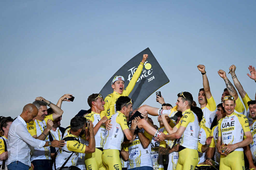 Koľko peňazí zarobili tímy na prémiách Tour de France? Tím UAE s Tadejom Pogačarom získal cez 800-tisíc eur