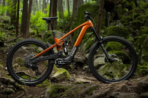 Trek predstavil ľahk&yacute; elektrobicykel Slash+ s hmotnosťou 20,4 kg a motorom TQ HPR 50