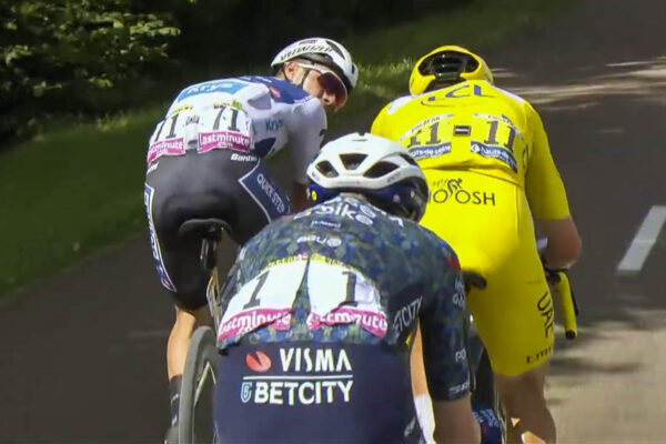 „Niekedy potrebujete gule na to, aby ste pretekali“- Remco Evenepoel kritizuje Vingegaarda po gravelovej etape Tour de France