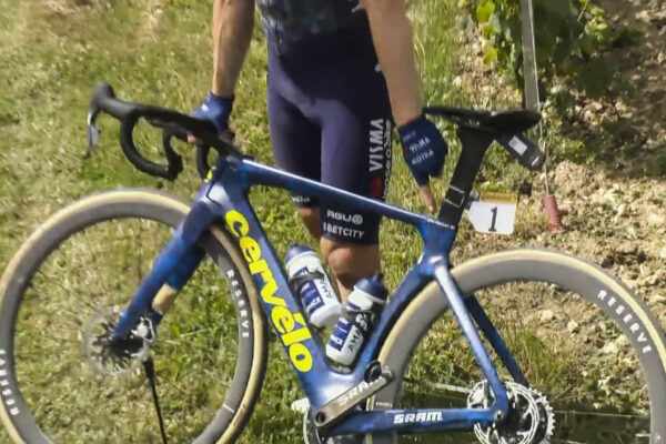 Jonas Vingegaard odolal útokom Pogačara na Tour de France aj napriek tomu, že nemal svoj bicykel