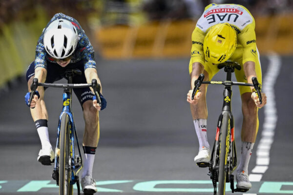 Jonas Vingegaard porazil v šprinte Tadeja Pogačara a vyhral náročnú horskú etapu na Tour de France