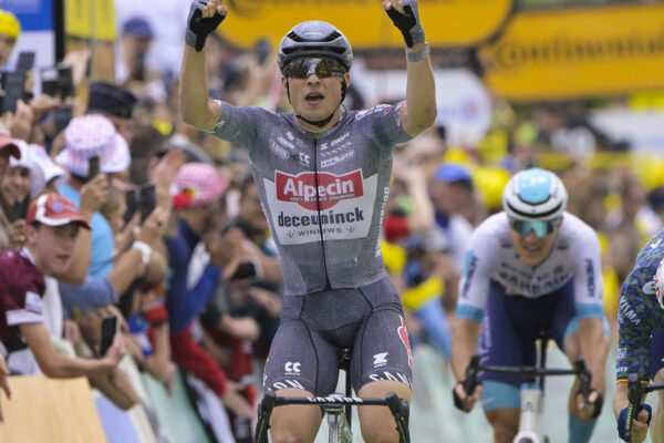 Jasper Philipsen vyhral v šprinte jednu z najrýchlejších etáp v histórii Tour de France