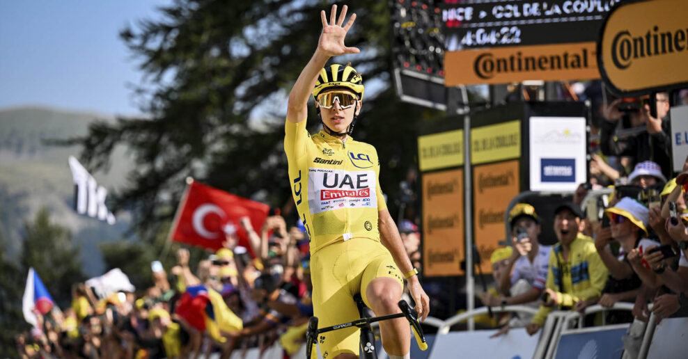 Tadej Pogačar vyrovnal historick&yacute; rekord v&iacute;ťazstvom piatej horskej etapy na Tour de France