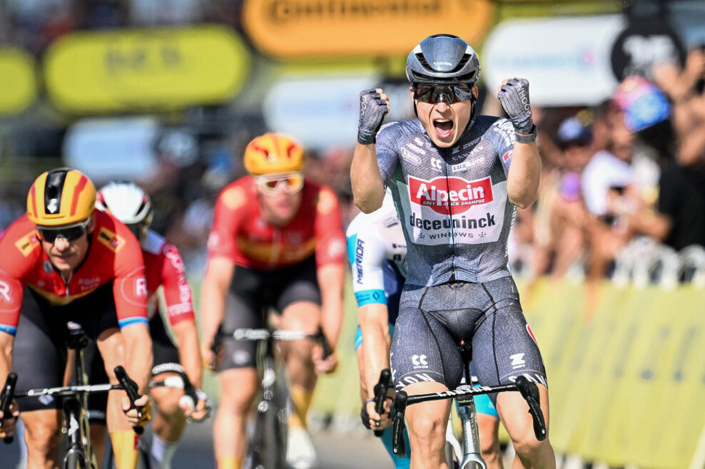 Jasper Philipsen vyhral v šprinte už tretiu etapu na Tour de France, Biniam Girmay po páde nešprintoval