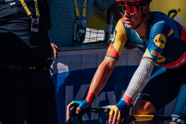 Mads Pedersen odstúpil z Tour de France pre následky pádu v piatej etape