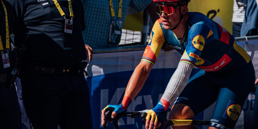 Mads Pedersen odstúpil z Tour de France pre následky pádu v piatej etape