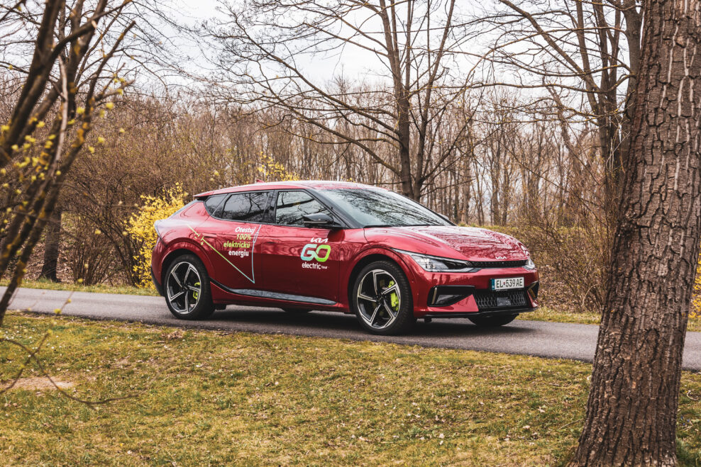Elegantn&yacute; dravec s priestrann&yacute;m srdcom to je KIA EV6 GT