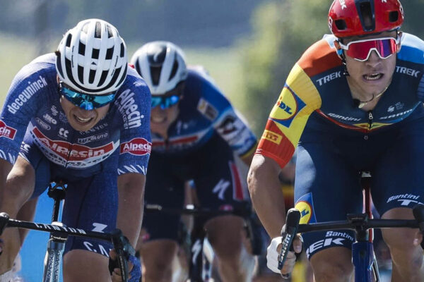 Jonathan Milan porazil v šprinte Jaspera Philipsena a vyhral prvú etapu Renewi Tour