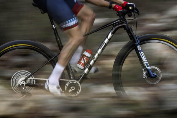 Trek predstavil nov&yacute; ľah&scaron;&iacute; hardtail Procaliber s veľkou dierou v r&aacute;me pohodlnej&scaron;iu jazdu