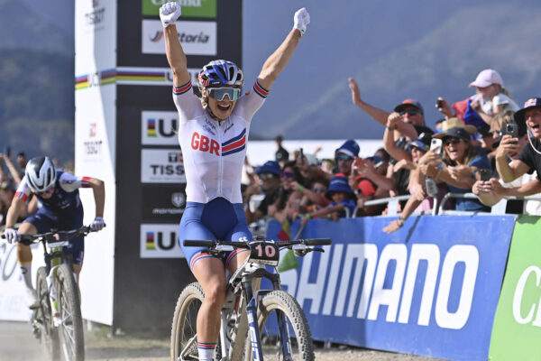 Evie Richards a Victor Koretzky sú majstrami sveta v horskej cyklistike XCC