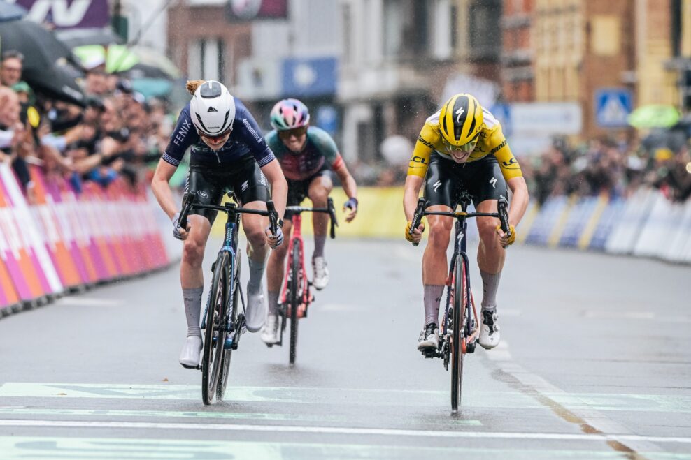 Mladá špecialistka na MTB a cyklokros Puck Pieterse porazila Demi Vollering a vyhrala etapu na Tour de France Femmes