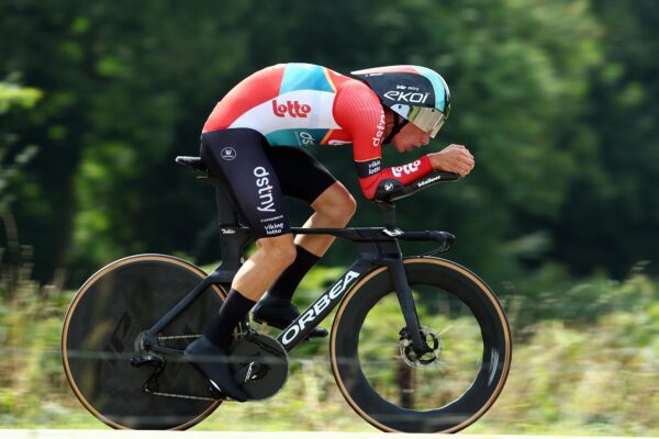 Len 21-ročný Alec Segaert vyhral časovku na Renewi Tour