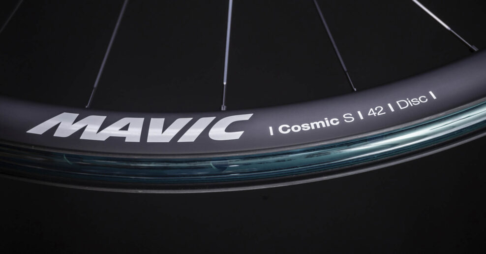 Mavic predstavil nové karbónové kolesá Cosmic S 42. Vážia 1660 gramov a stoja 999 eur