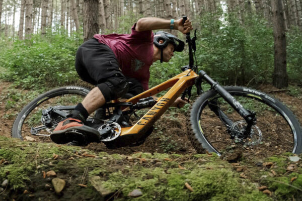 Nov&yacute; elektrobicykel Canyon Spectral:ONfly m&aacute; stabiliz&aacute;ciu riadenia a 50 Nm motor TQ s 360 Wh bat&eacute;riou