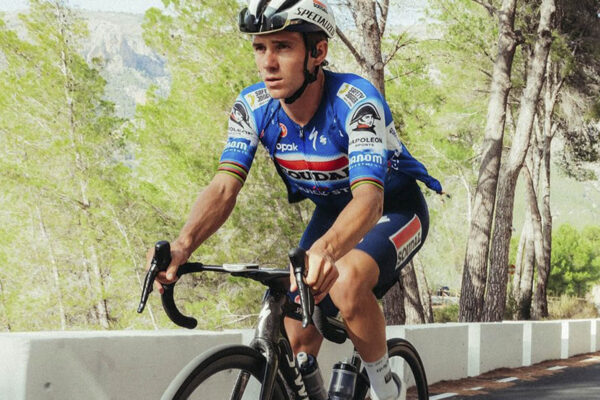 Remco Evenepoel ukončil prípravu na majstrovstvá sveta 260 km jazdou s priemernou rýchlosťou 36,6 km/h