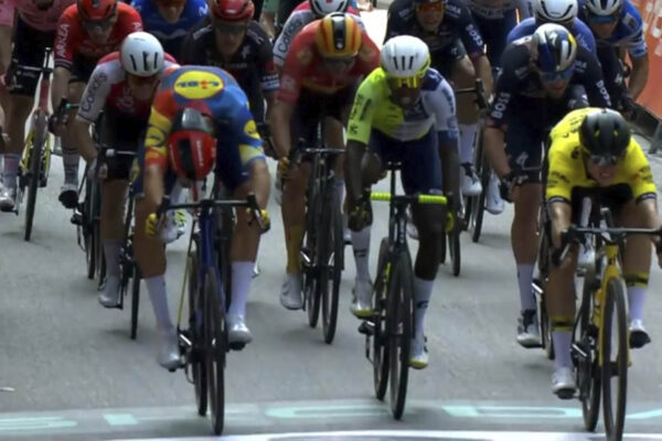 Olav Kooij vyhral v tesnom šprinte historicky najrýchlejšiu edíciu pretekov BEMER Cyclassics