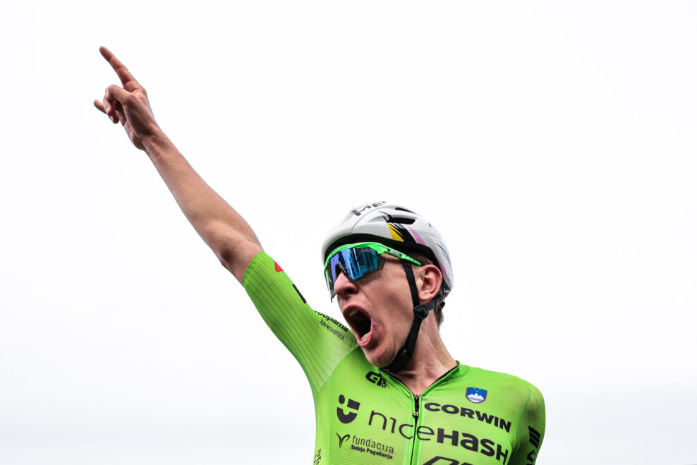 Mus&iacute;te byť bl&aacute;zon, aby ste toto urobili. Eddy Merckx je ohromen&yacute; v&yacute;konom Tadeja Pogačara na majstrovstv&aacute;ch sveta